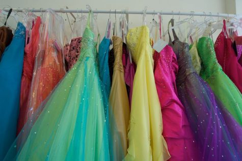 Will finding a HoCo dress be a circus for students?