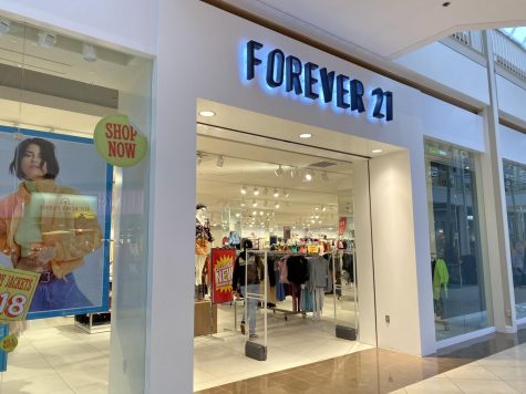 Forever 21 entrance at the Hulen mall, still open and operating after bankruptcy filing.