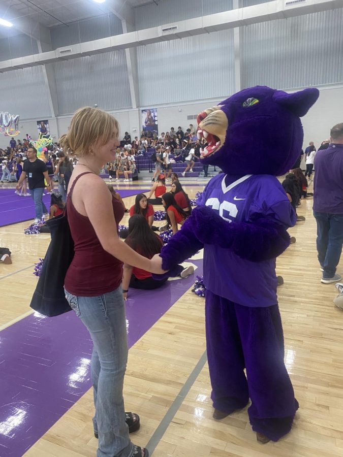 Senior Sophie Arrington shakes hands with the Panther at the Howdy Week Pep Rally. 