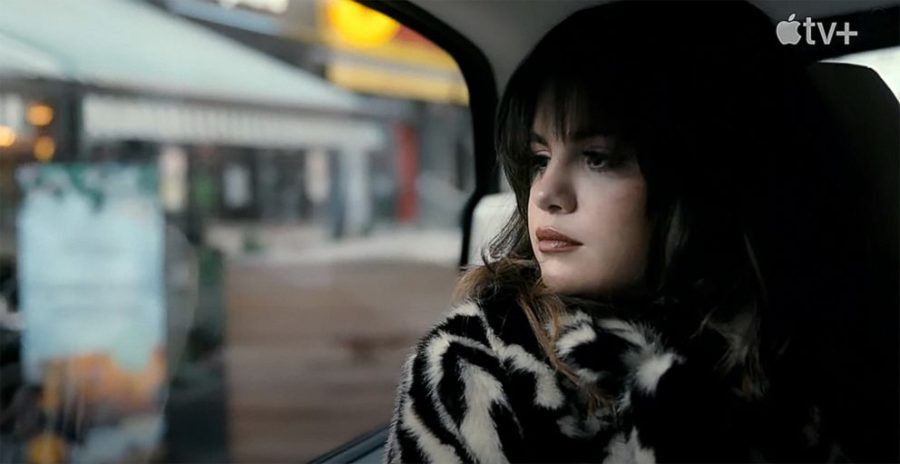 A+screen+cap+from+My+Mind+and+Me+of+Selena+riding+in+a+car.