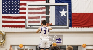 Chris Debenport (11) cutting the net after Paschal beat Weatherford on the 13th (@ogphtgrphy_ /Instagram).
