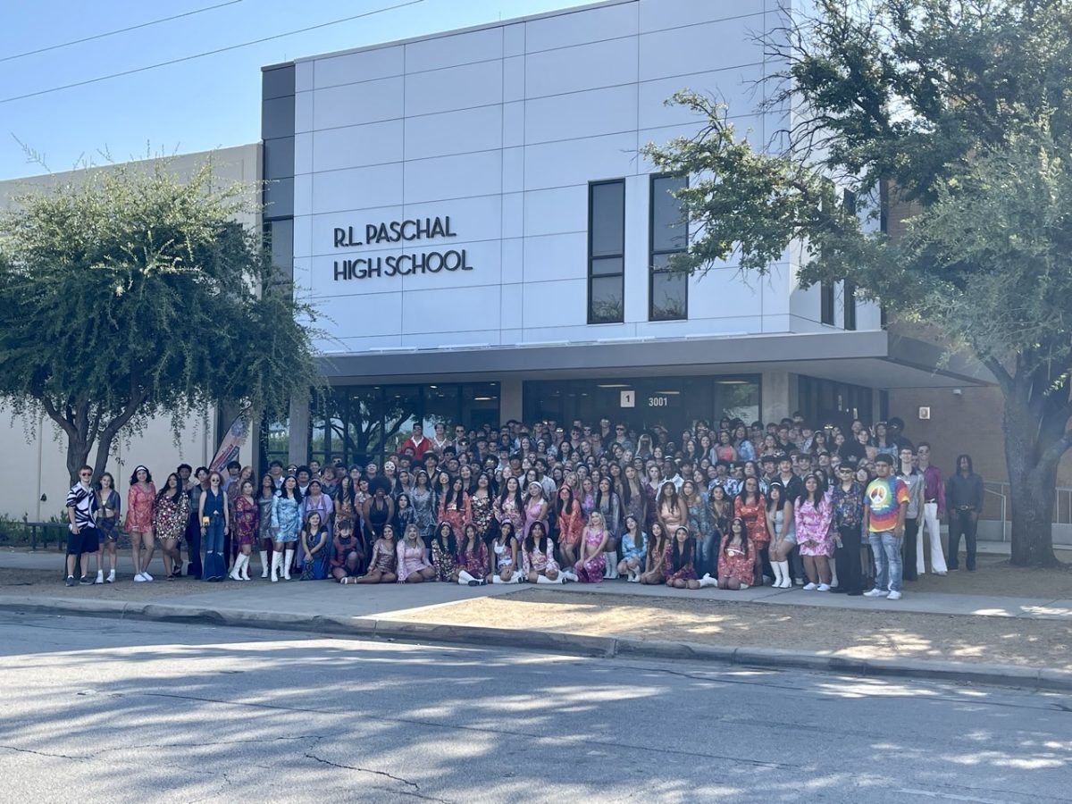 The Class of '25 Seniors pose in front of the school for Paschal's annual Senior Polyester photo. 